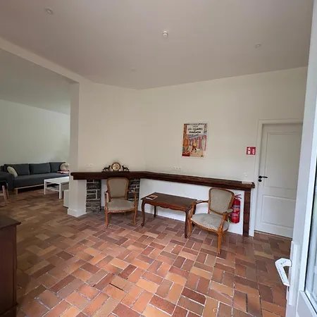 アパート Froidvau ディナン